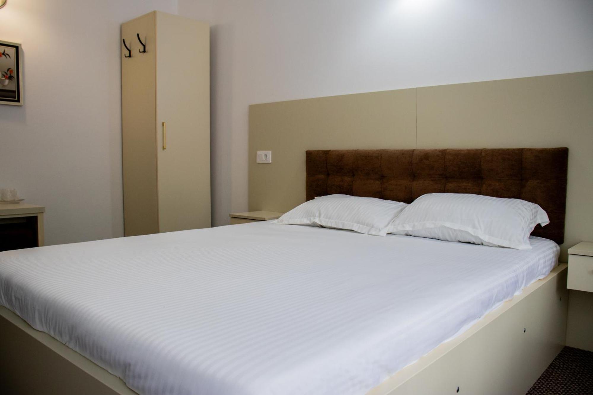 Ge-Lux Villa Jencsest Kültér fotó