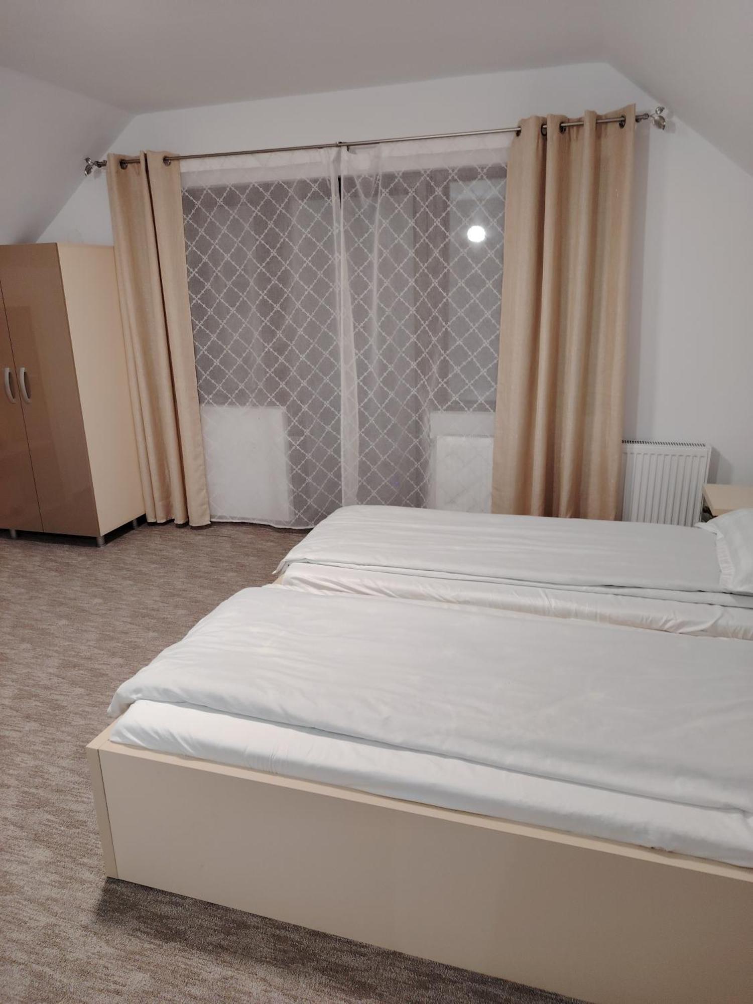 Ge-Lux Villa Jencsest Kültér fotó